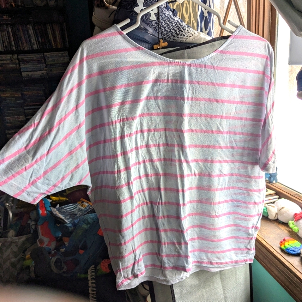 Pink 🩷 & white 🤍 striped loose fitting S tee